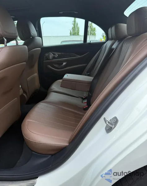 2017 Mercedes-Benz E 300 4Matic z USA, uszkodzony, nr VIN WDDZF4KB1HA058612